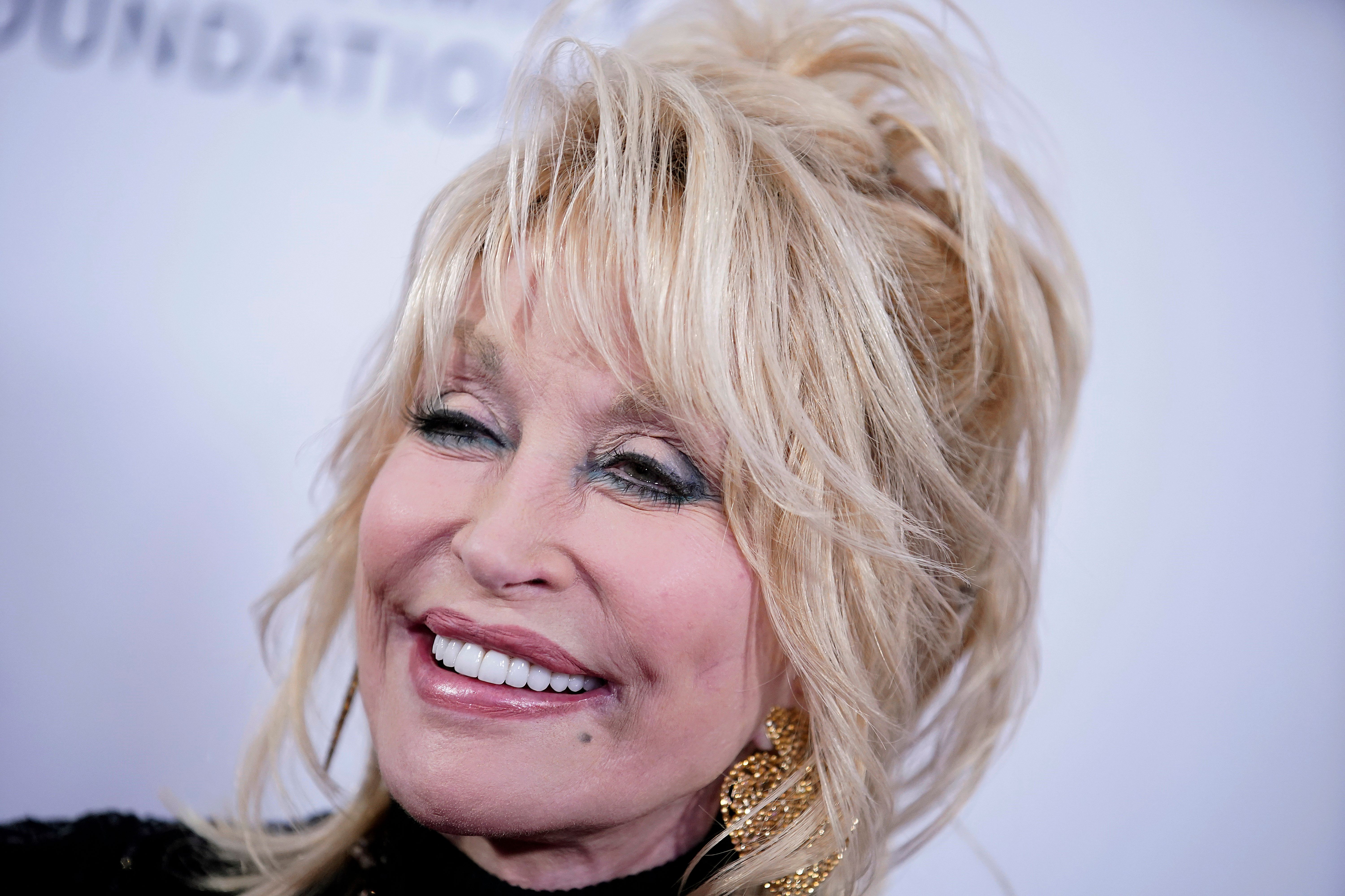 Dolly Parton created a hilarious social media meme, and now other