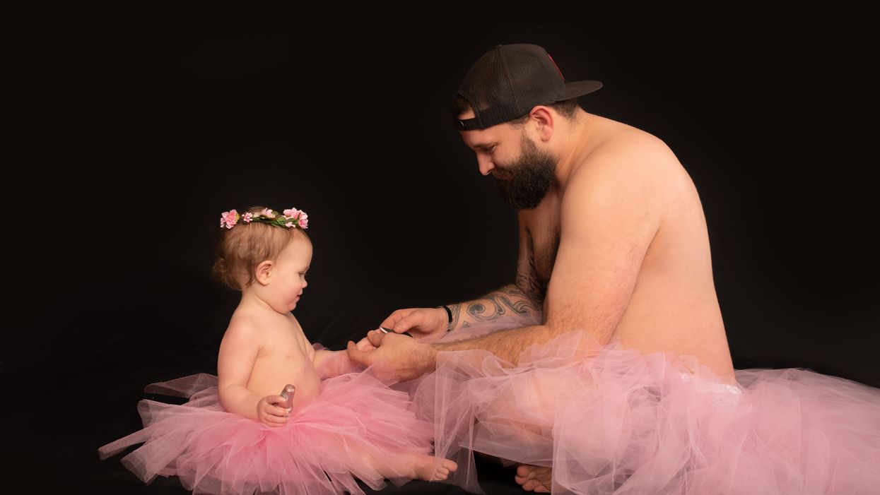 Texas dad wears pink tutu during adorable photoshoot, proves he'll do anything for his daughter