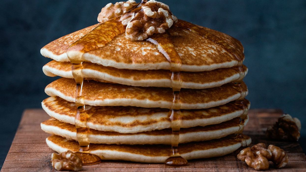 What's the difference in Johnny cakes, hoe cakes and pancakes?