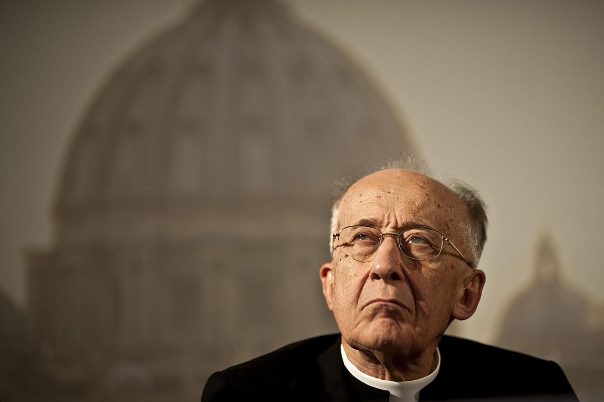 Torna don Camillo: «Se non collaborano, politici cattolici e Chiesa spariscono»