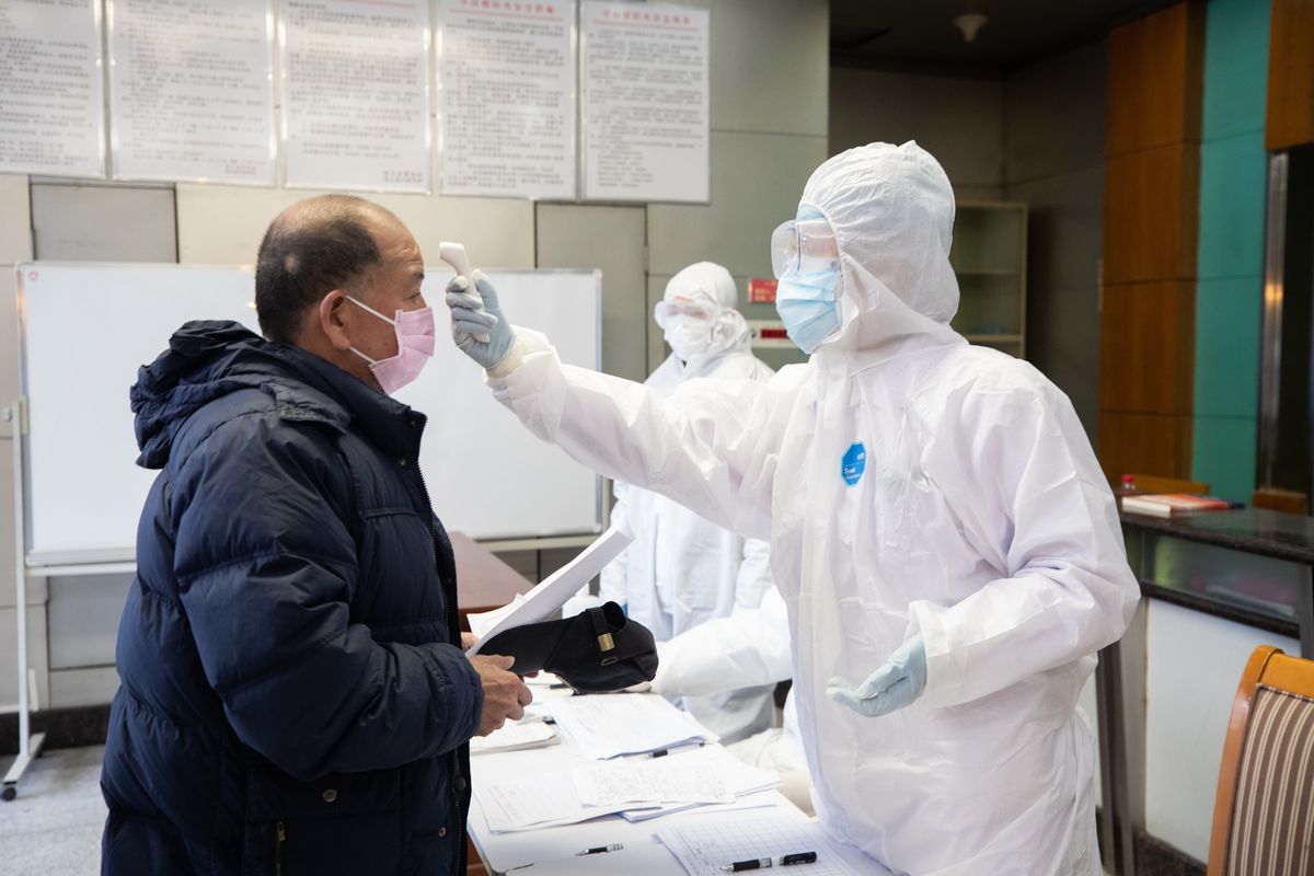 La Cina marchia gli infetti dal virus per monitorare i loro spostamenti