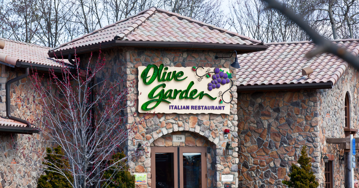Indiana Olive Garden Manager Fired After Complying With Couple's Request That Their Server Not Be 'Colored'