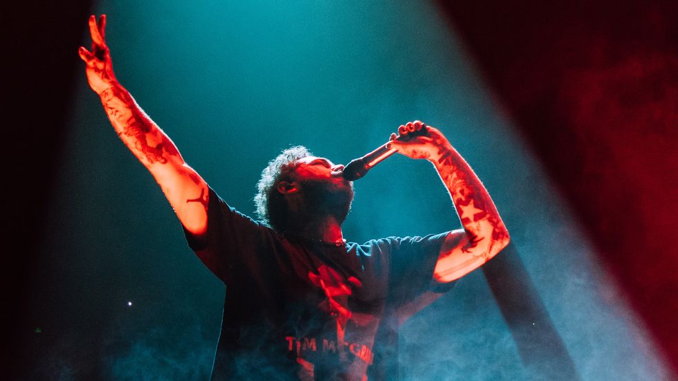 Seeing Post Malone This Messed Up On Stage Has Fans Worried He Might Be The Next To Overdose