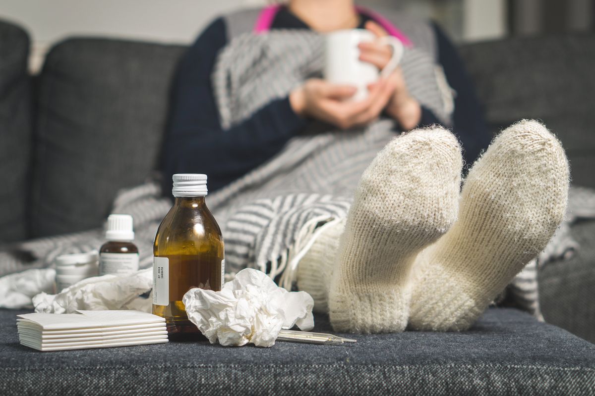 «Come si affrontano i sintomi sospetti? Niente farmaci contro febbre bassa e tosse»