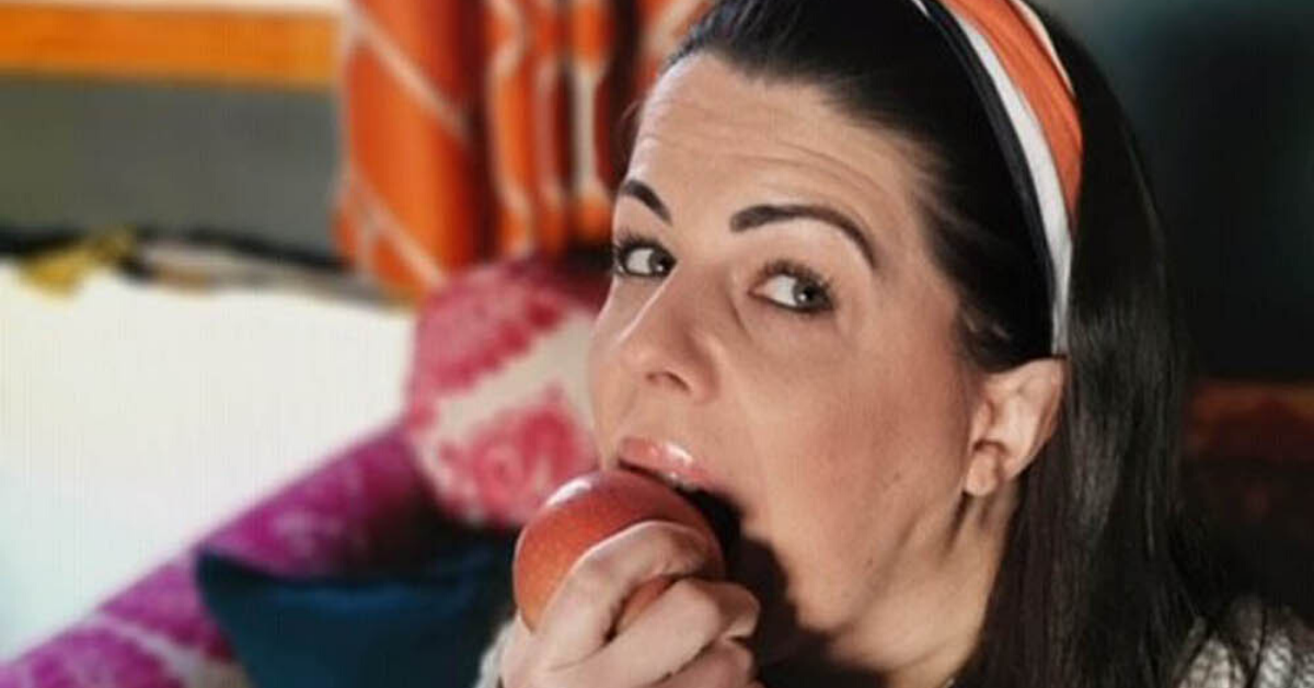 Mom With Debilitating Arthritis Celebrates Getting A New Jaw By Biting Into An Apple In Powerful Photo