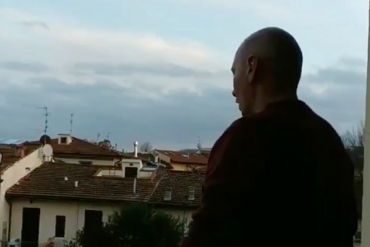 Italian Tenor Serenades Florence With Lovely Aria About Wanting To Marry A Very Murder-y Princess