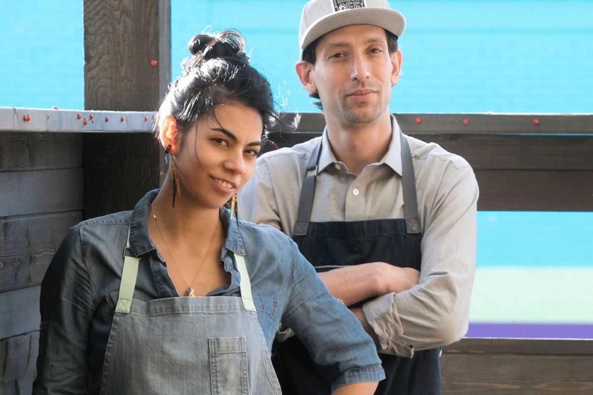 Nice Time: Closing Restaurants Give EVERYBODY Eat!