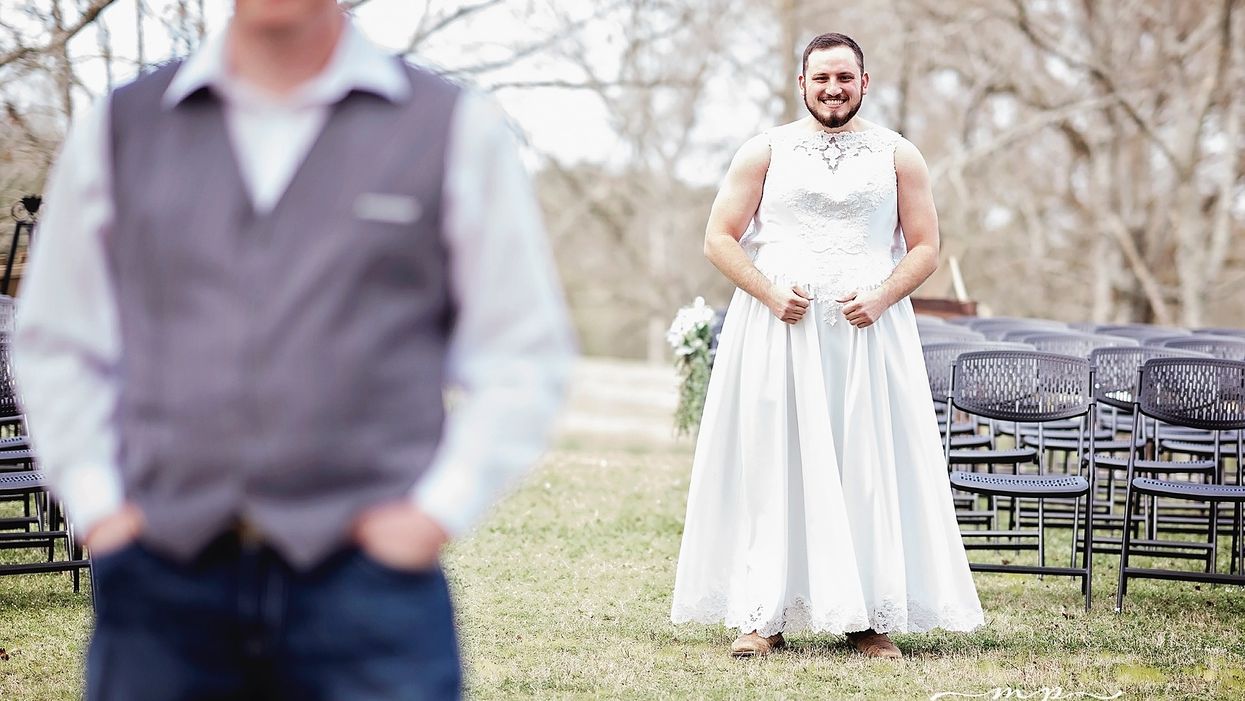 Oklahoma groom turns around to unexpected sight during prank 'first glance' photoshoot