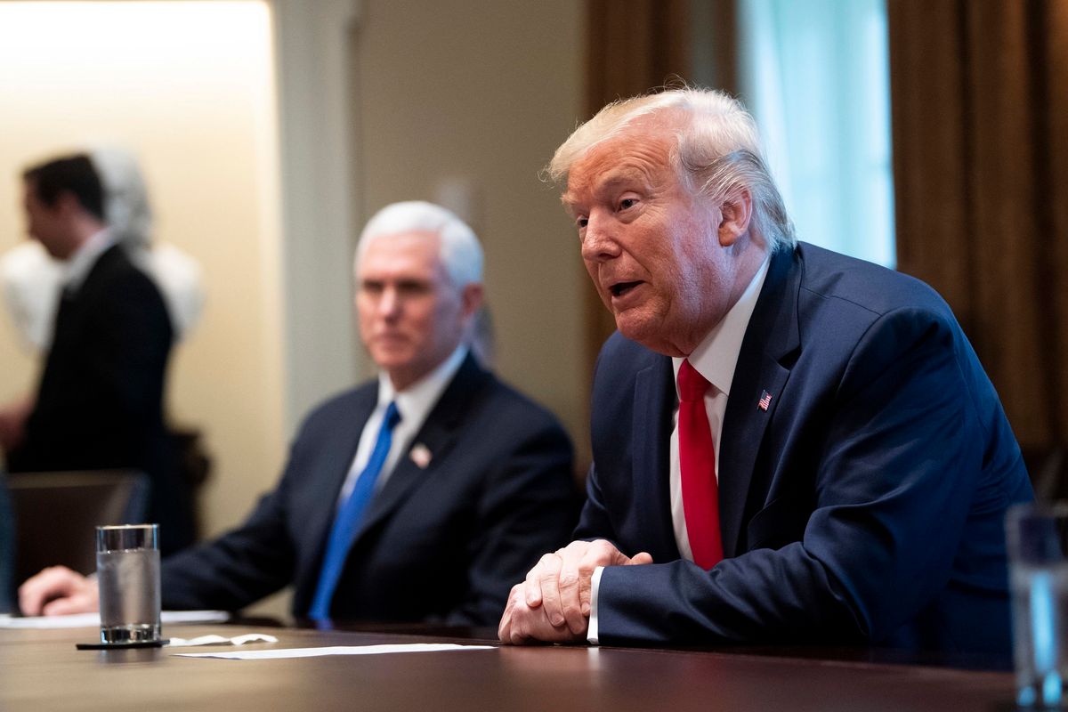 Trump si dichiara «capo in guerra» e mette in acqua le navi ospedale