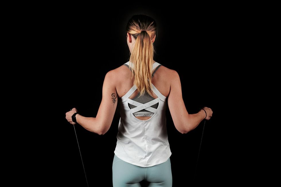 A women using resistance band
