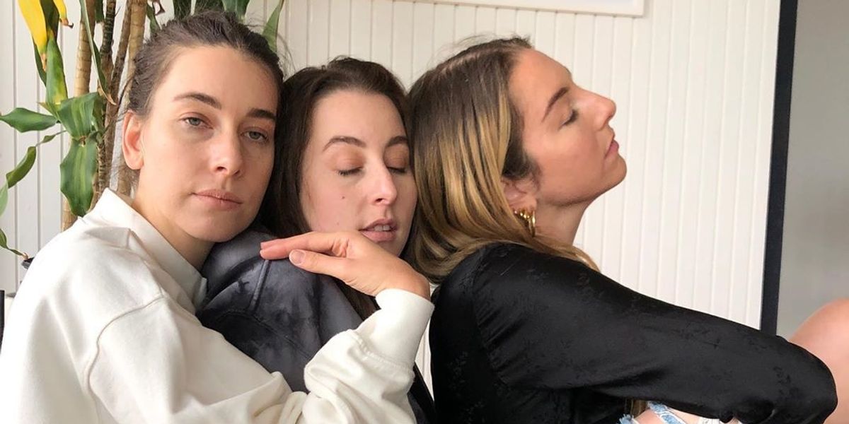 HAIM Sisters Perform 'I Know Alone' for Stephen Colbert, Separately
