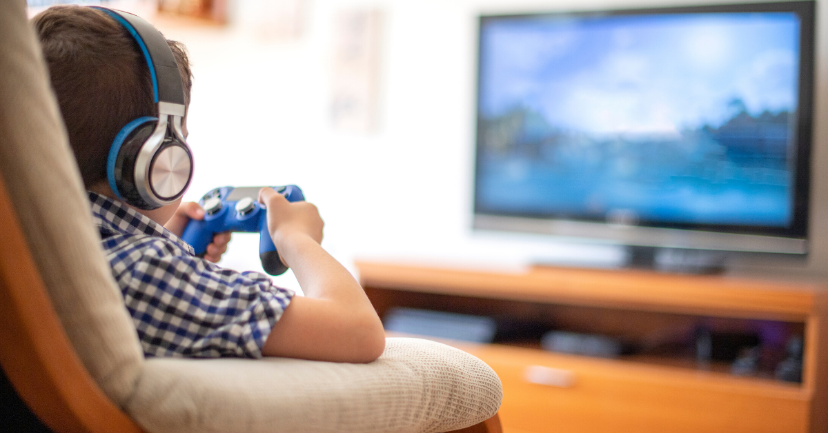 Dad Asks If He's Wrong For Calling His Son A 'Loser' For Using A Video Game To Bully A Younger Kid