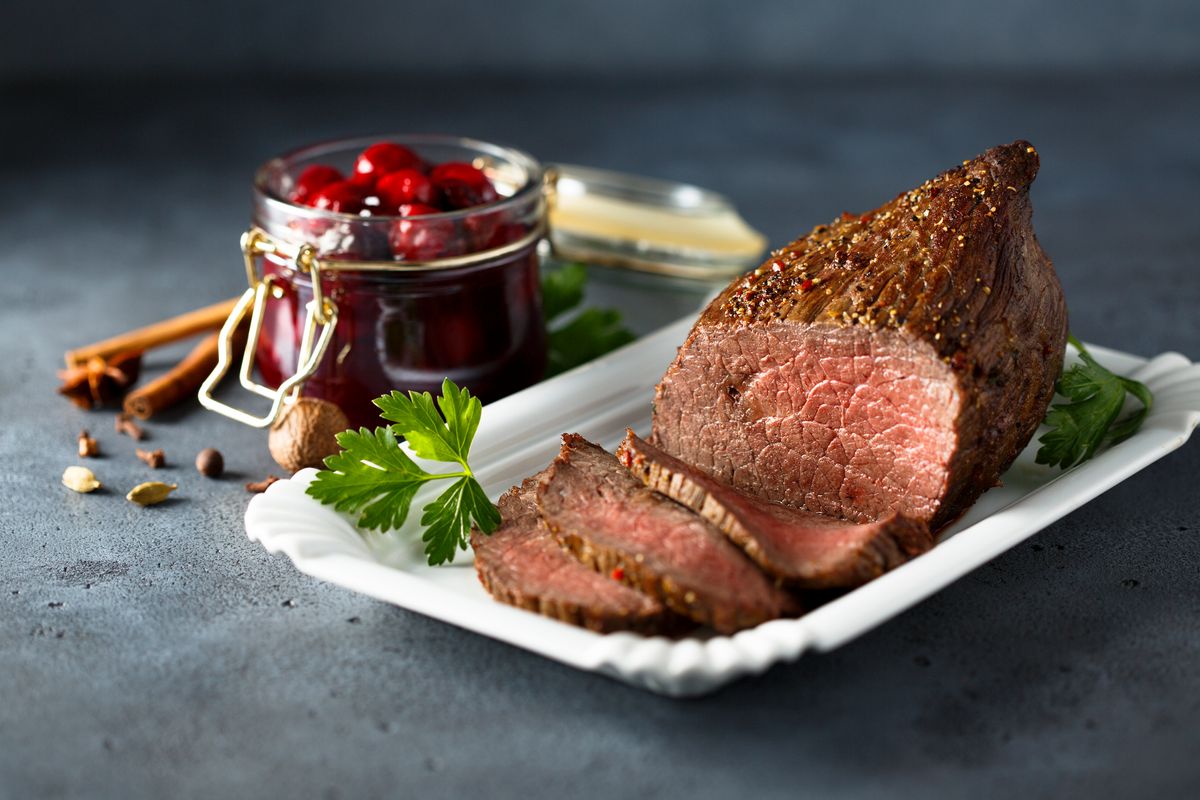 Cuciniamo insieme: medaglioni di manzo in salsa di ciliegie