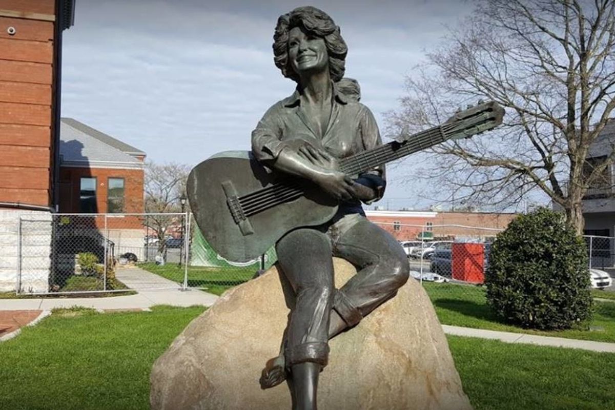 There's a movement in Tennessee to replace Confederate monuments with statues of Dolly Parton