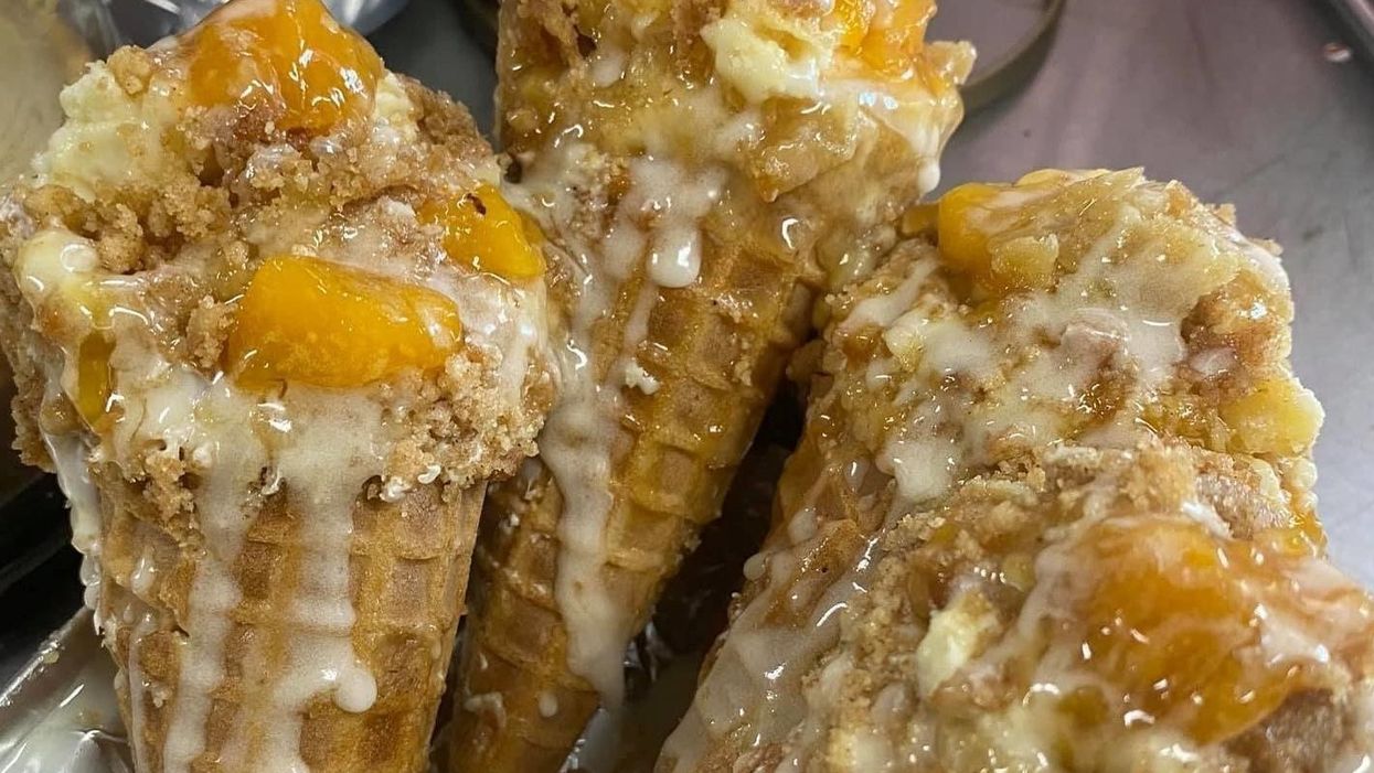A Florida food truck is serving peach cobbler cones, and customers are driving hours to get 'em