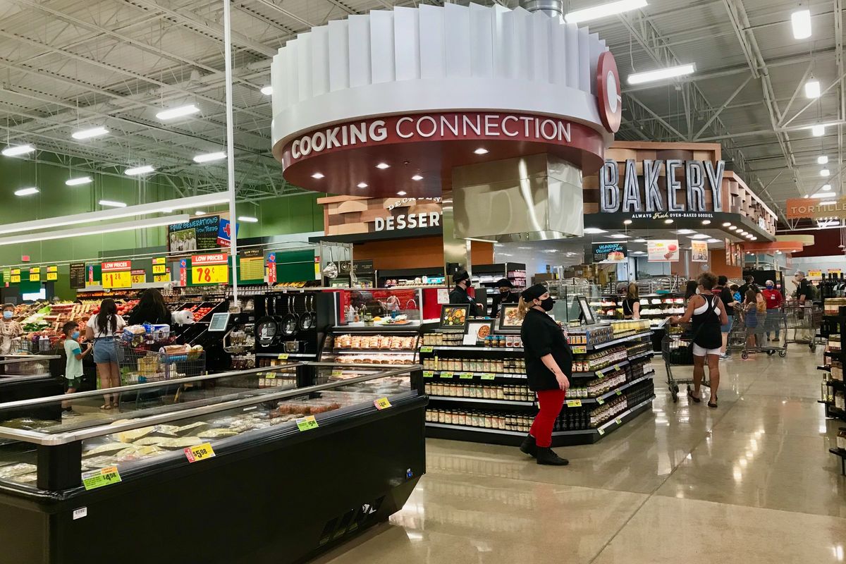 Over 44,000 sign petition asking HEB to require customers to wear masks