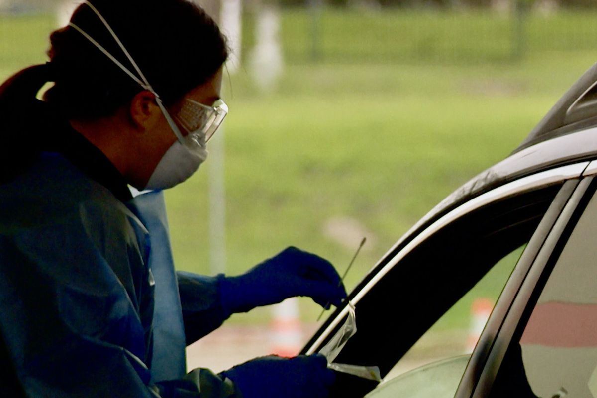 car testing drive thru medical covid
