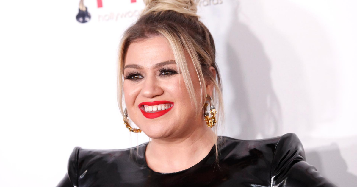 Kelly Clarkson Has Powerful Response To Troll Who Tried To Shame Her For Being A Working Mom