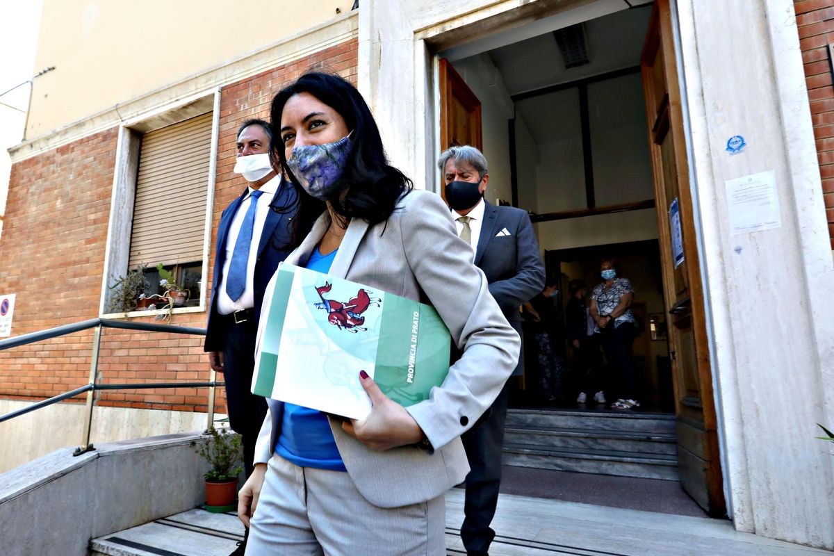 La Azzolina fa tornare simpatici i sindacati