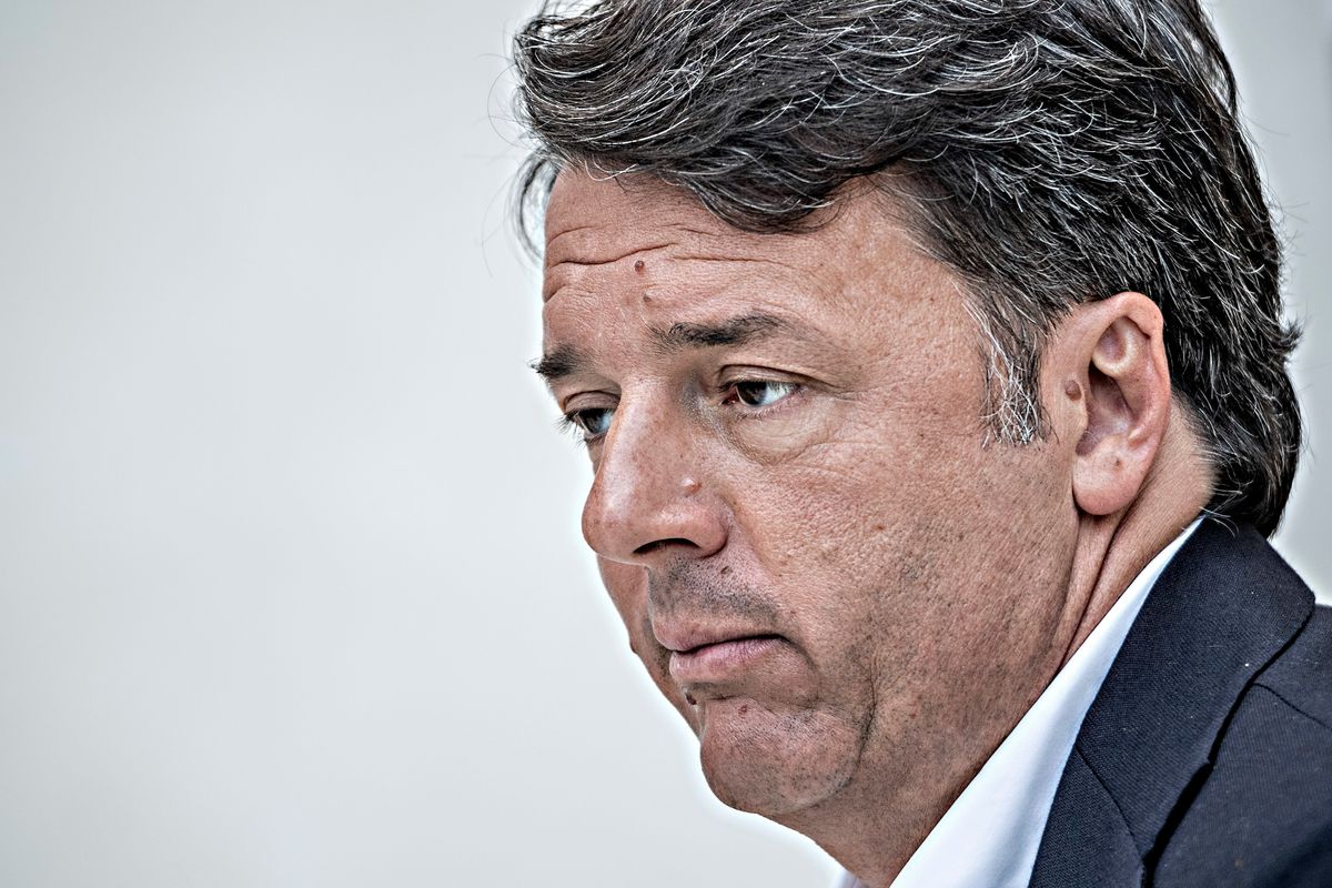Giuseppi va a incensarsi alle Camere. E Renzi aizza l’applauso alla Merkel