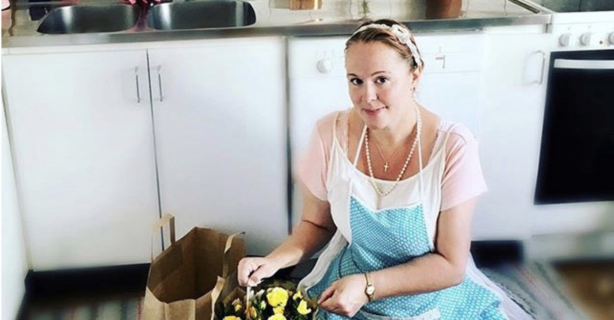 Woman Reinvents Herself As A 'Tradwife' Who Wakes Up At 5AM To Cook And Clean For Her Family