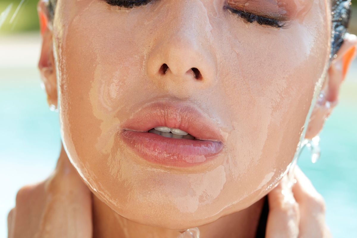 Labbra ghiacciate e lentiggini finte. Ecco i trend beauty dell'estate
