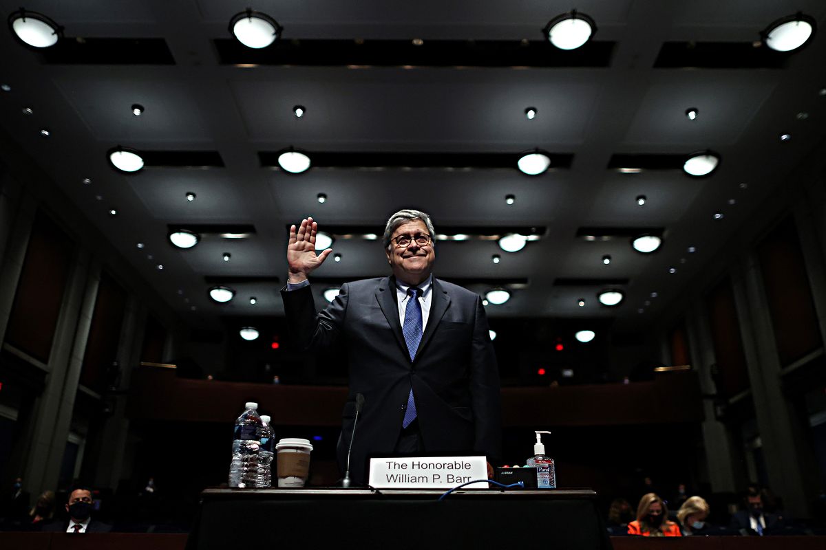Russia e polizia: Barr tiene il punto