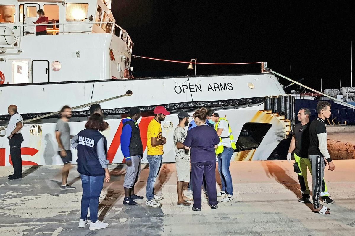 Salvini a processo: ora rischia 15 anni per aver fermato una nave delle Ong