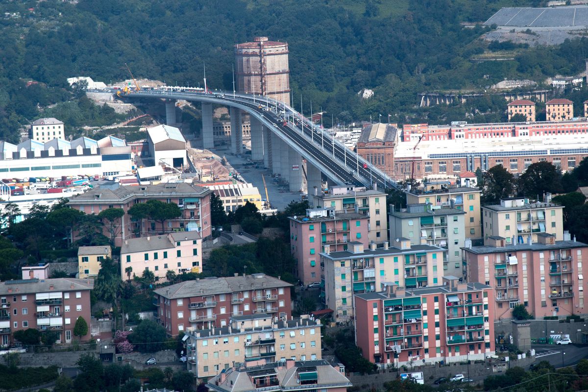 Oggi s’inaugura il ponte di Genova senza i parenti dei morti sul Morandi