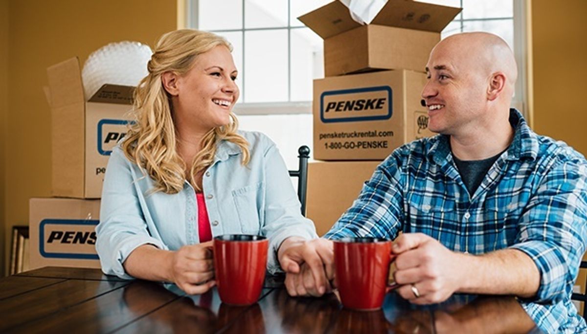 people with penske moving boxes