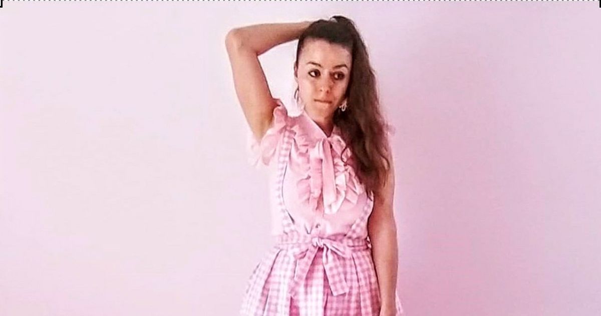 Teacher Is So Obsessed With Pink That She's Dressed Herself Head-To-Toe In It Daily For 13 Years