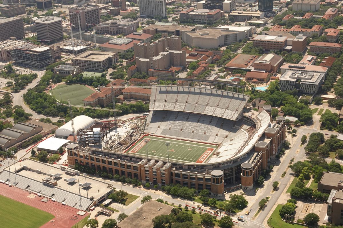 95 students tested positive for COVID-19 ahead of UT Austin football game