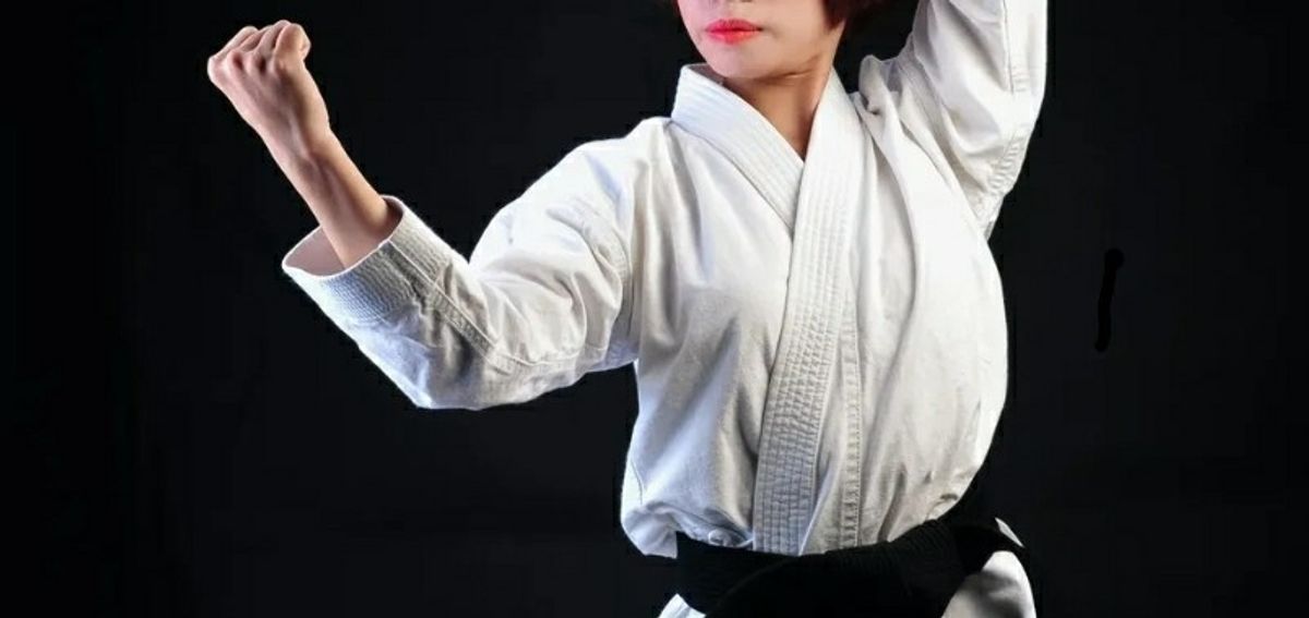 Woman Considers Getting Little Girl's Dad Banned From Martial Arts School After He Keeps Coming Into Women's Locker Room