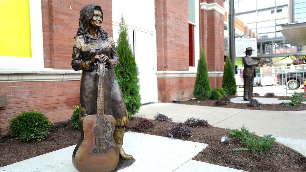 Loretta Lynn statue revealed outside Ryman Auditorium in Nashville