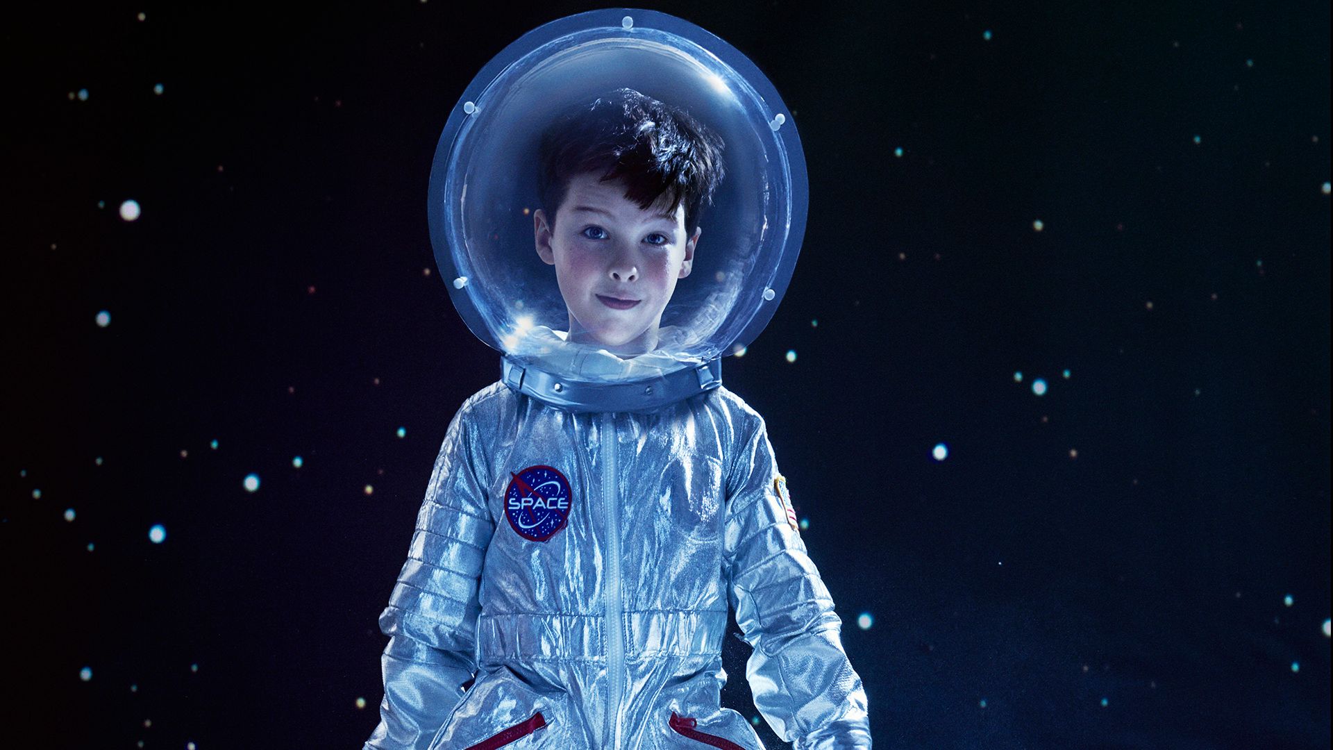 Iain Armitage of Young Sheldon dressed up as American astronaut.