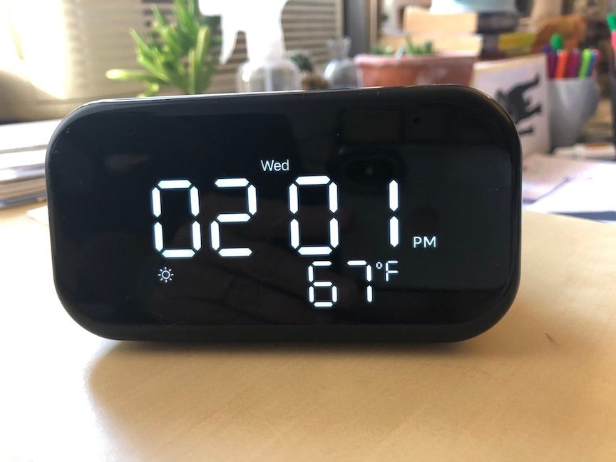 difference between lenovo smart clock and smart clock essential