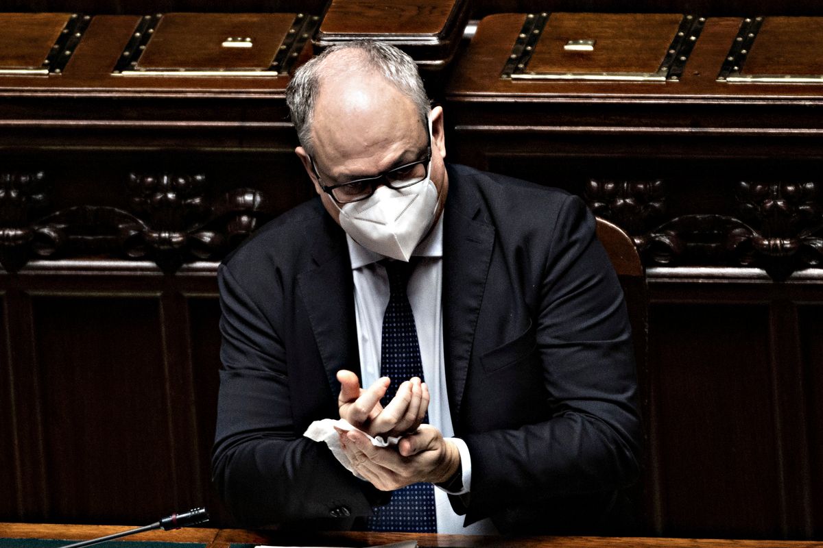 La guerra Gualtieri-Renzi congela il giro di poltrone delle società non quotate