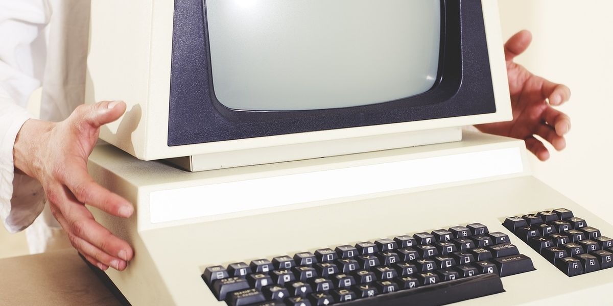 People Describe The Weirdest Things About The Early Internet