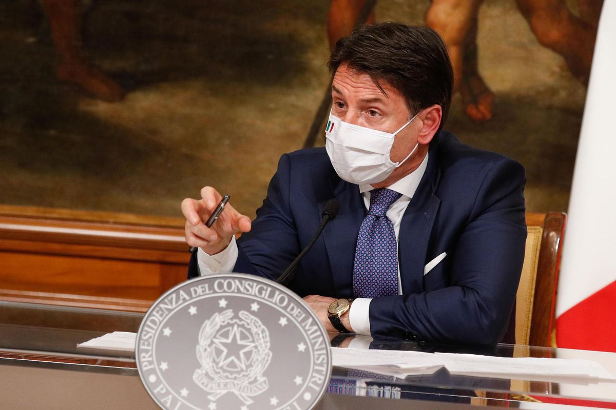 Il governo bombarda il volontariato. Associazioni costrette ad aprire l’Iva