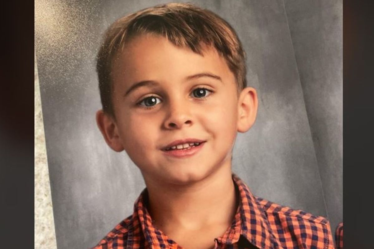 A mother's hilarious kindergarten photo fail pretty much sums up 2020