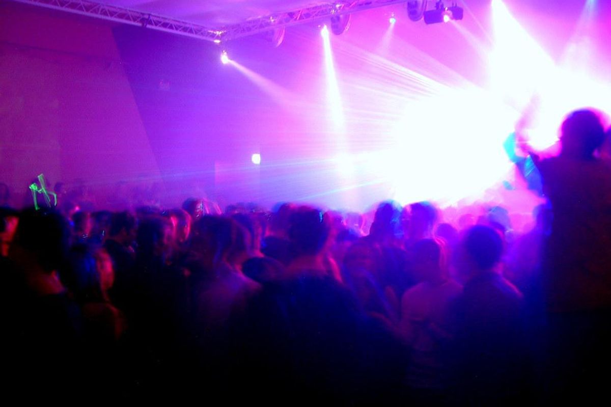 Austin club welcomes people with open arms and no masks despite rising COVID cases