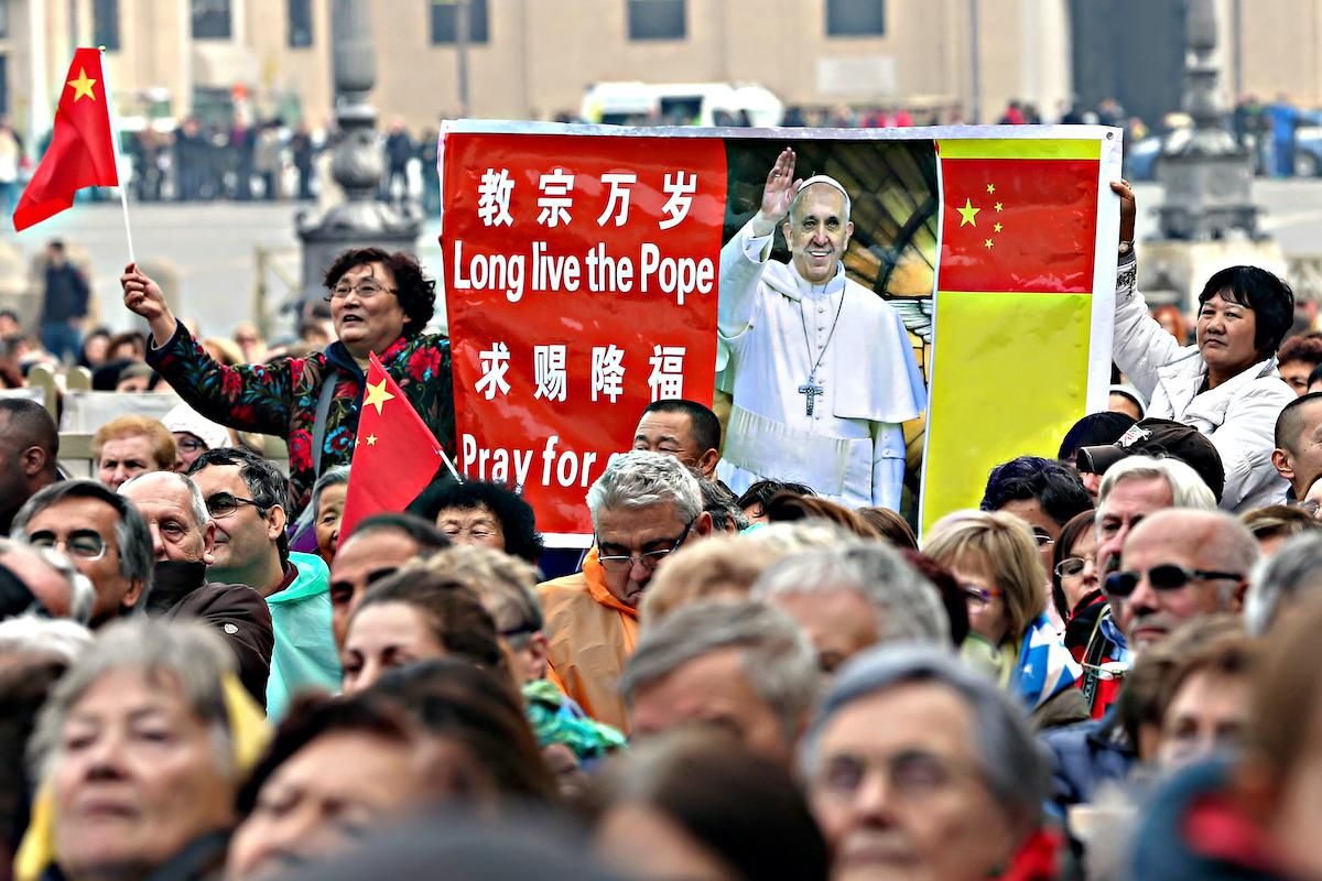 Suona una sveglia sulla resa del Vaticano ai comunisti