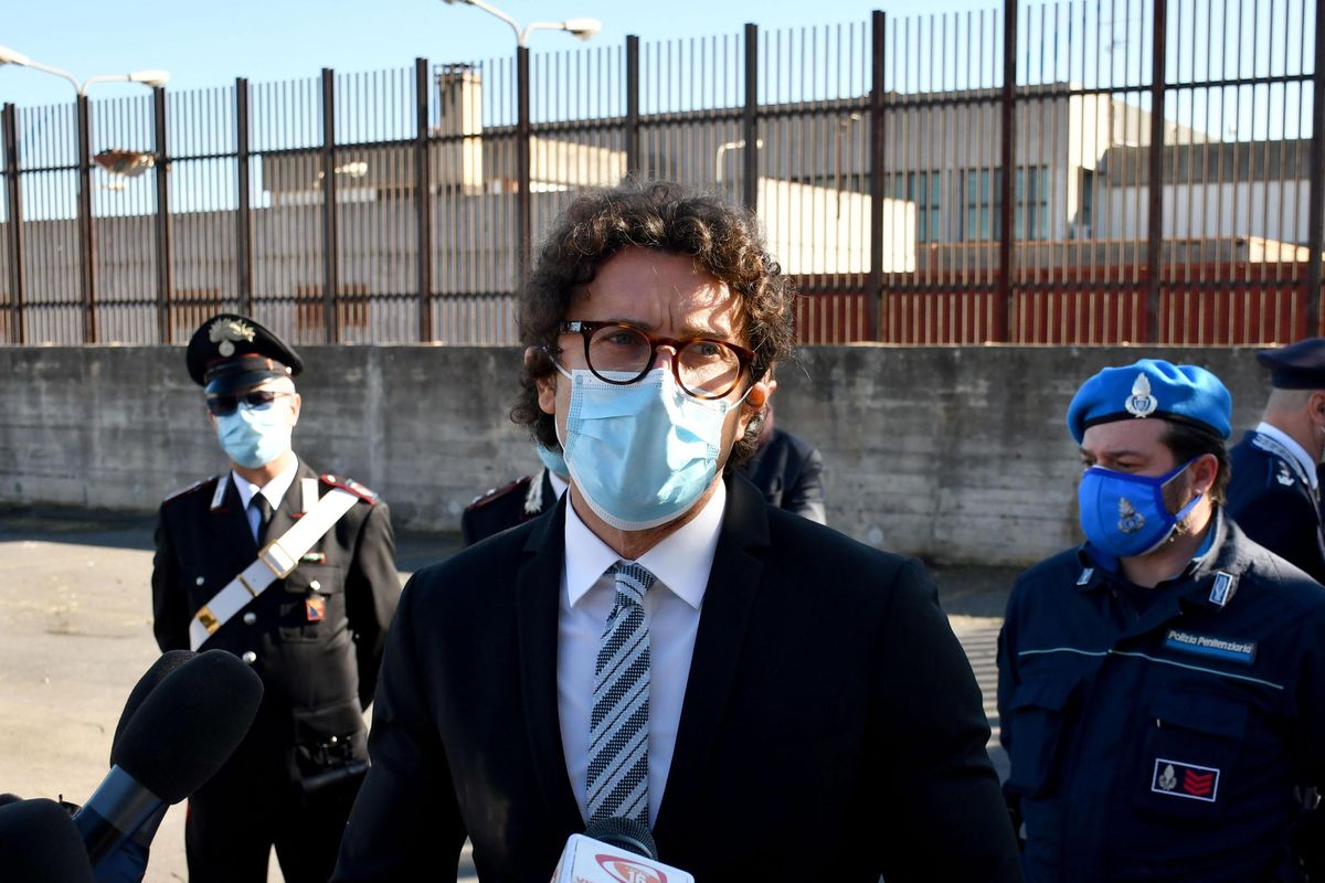 Il verbale dei «non ricordo» e «non c'ero» di Toninelli al processo su Salvini