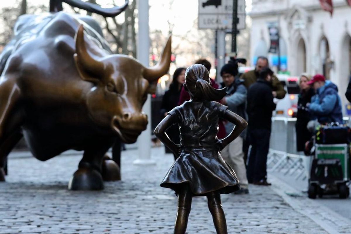 "Fearless Girl" statue with the Wall Street Bull