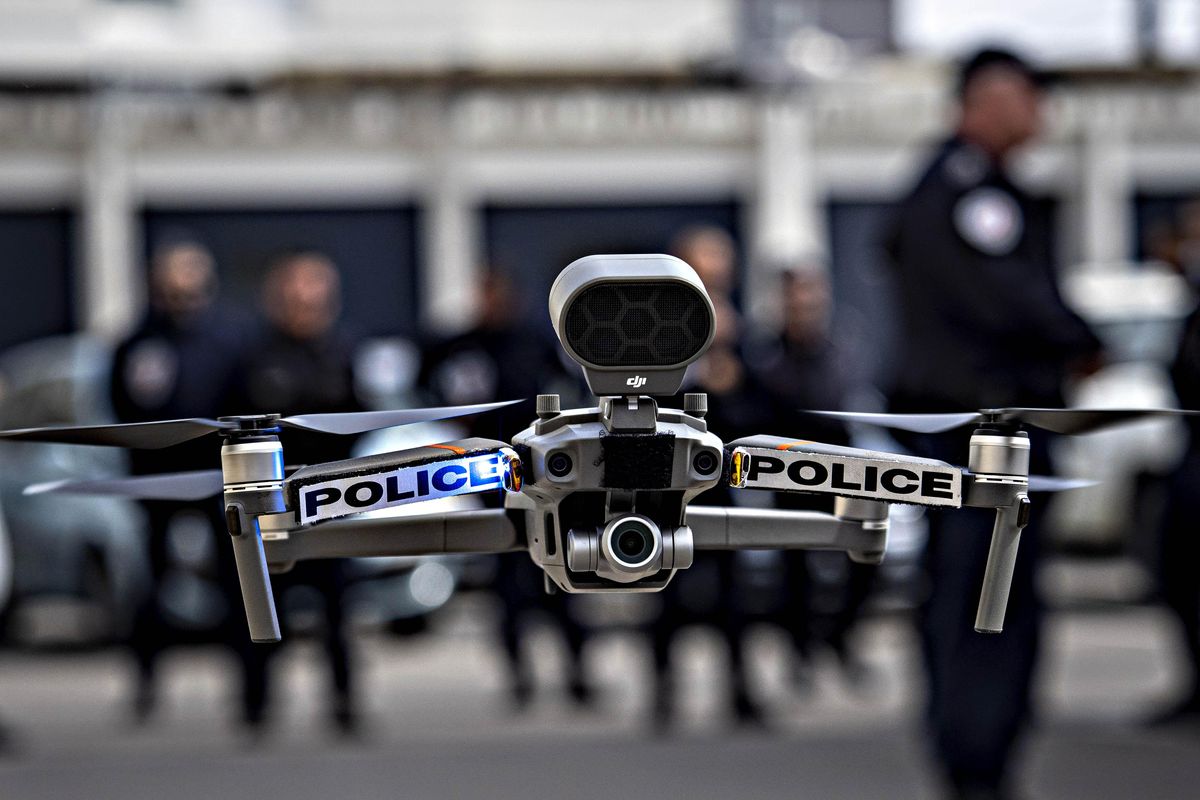 Grazie al Covid ci spiano con il drone. In Francia scoppia la grana privacy