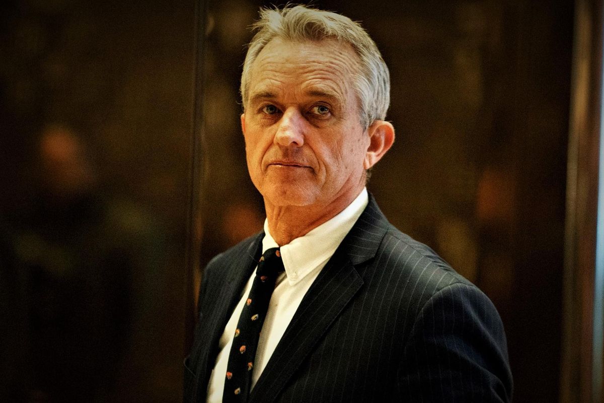 RFK Jr. in the lubby of Trump tower