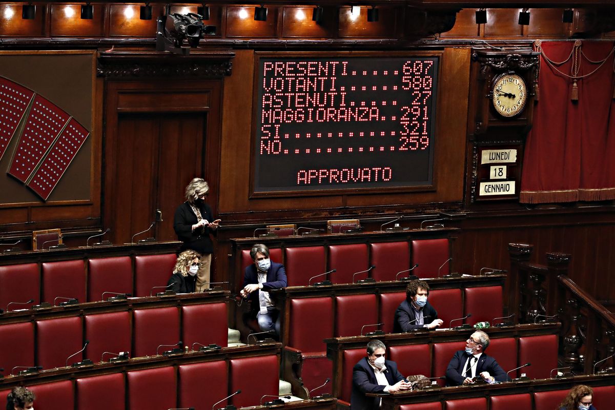 Da reddito zero a 98.000 euro. Il grillino vota col portafogli