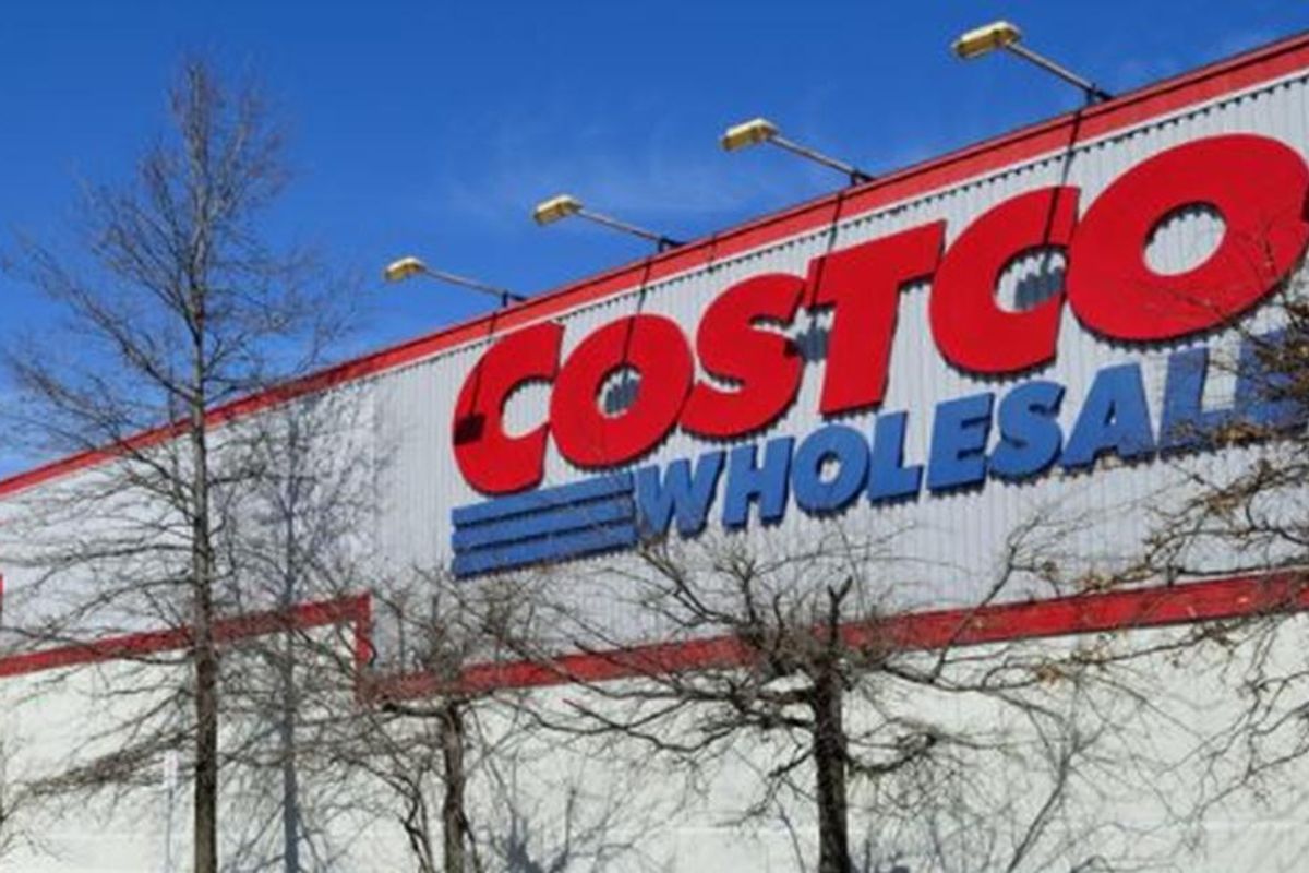 Costco announces it's raising its minimum wage to $16 because it 'makes sense for business'