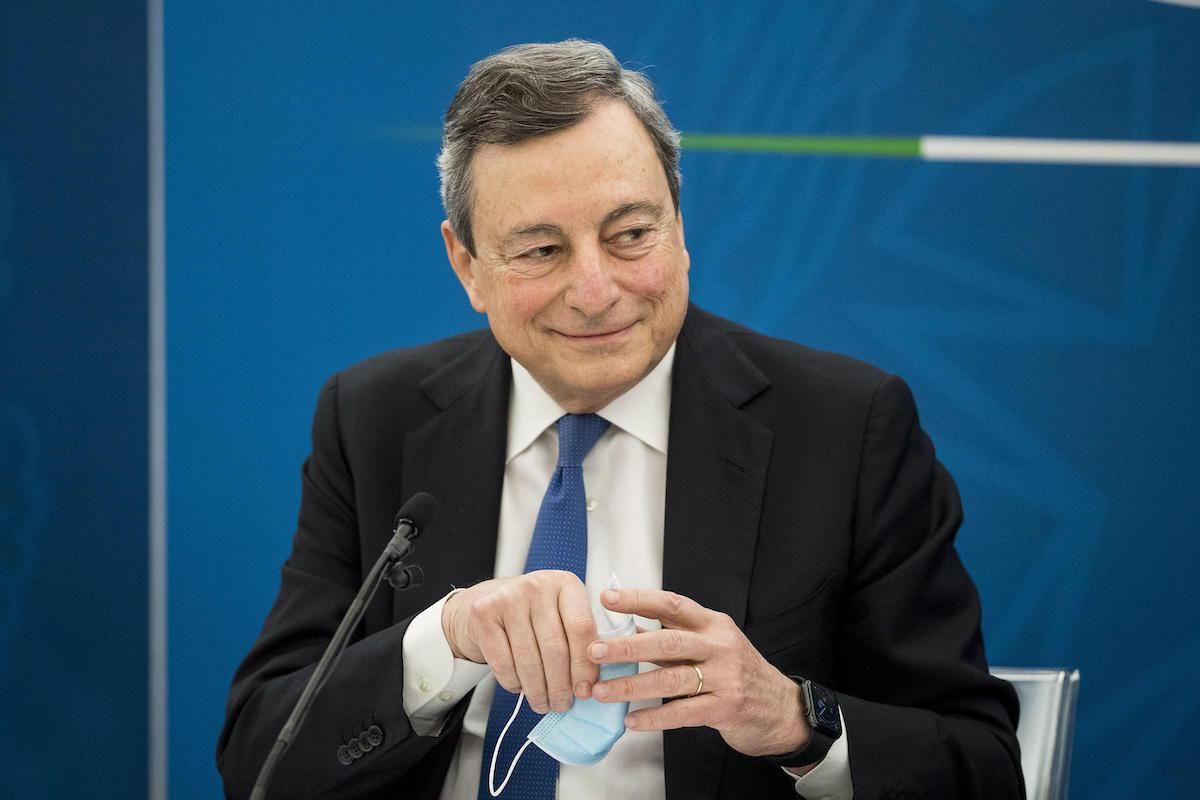 L’europeista Draghi abbatte gli alibi e prende a schiaffi i dogmi dell’Ue