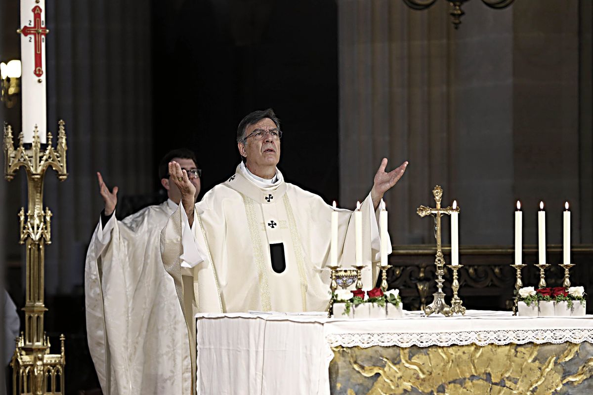 Francia, «norme violate nella messa di Pasqua». Arrestati due sacerdoti